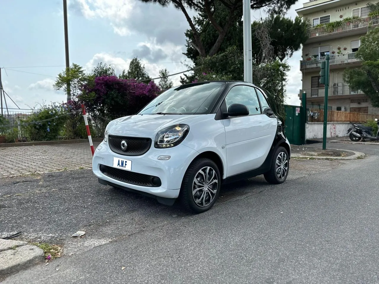 SMART fortwo 70 1.0 Youngster Image 1